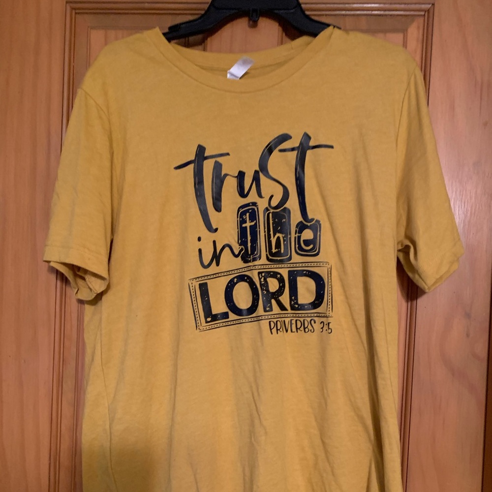 T-shirt gold
